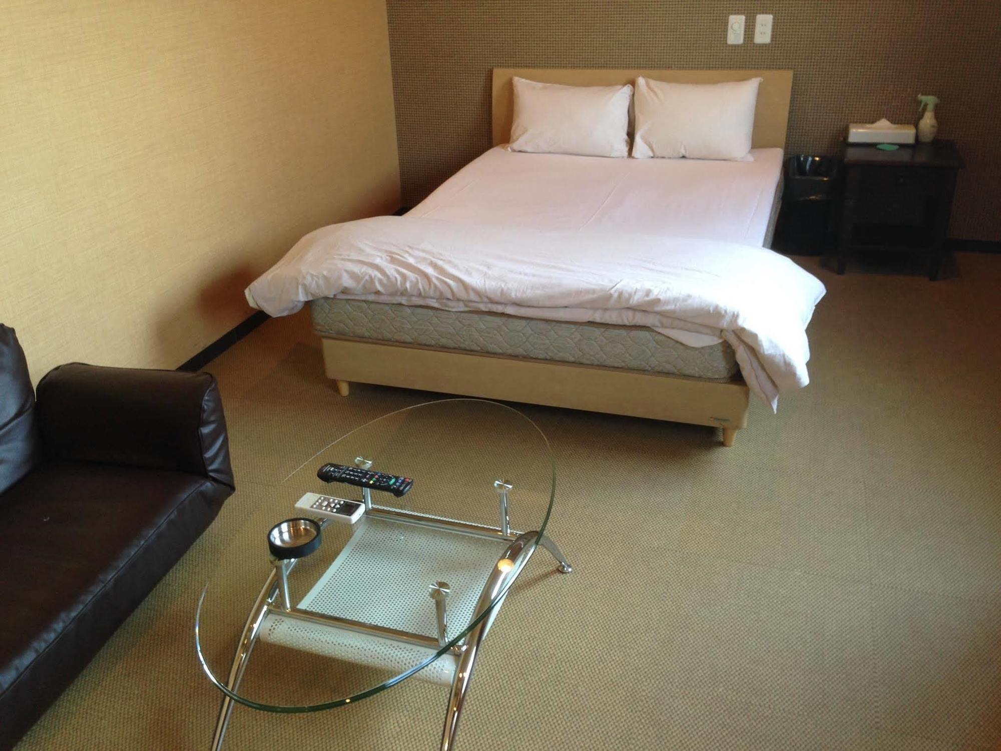 Uehonmachi Plaza Hotel (Adults Only) Osaka Exterior photo